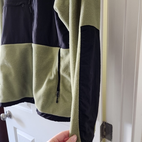The Northface Green Fleece Zip Jacket - Picture 3 of 5